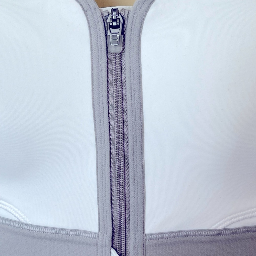 SPORTS Bra - Picture 2 of 5